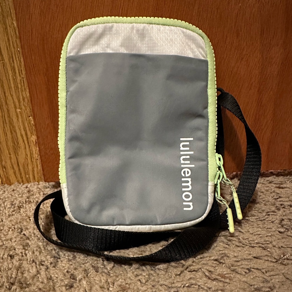 Lululemon easy access crossbody purse
